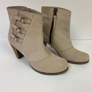 Anthropologie Womens Holding Horses Beige Leather Side Buckle Heel Boots Size 39